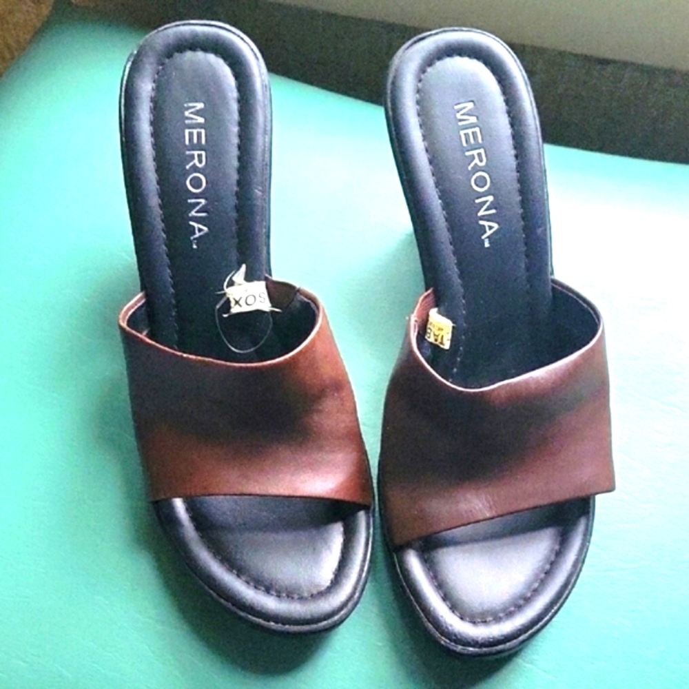 Merona Brown and Black Slide Sandals